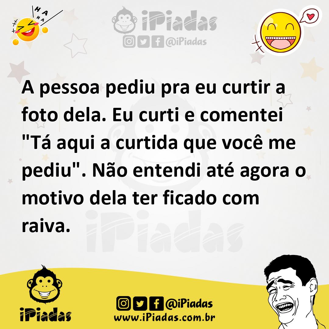 Ilustração de A pessoa pediu pra eu curtir a foto dela. Eu curti e comentei "Tá aqui... no iPiadas