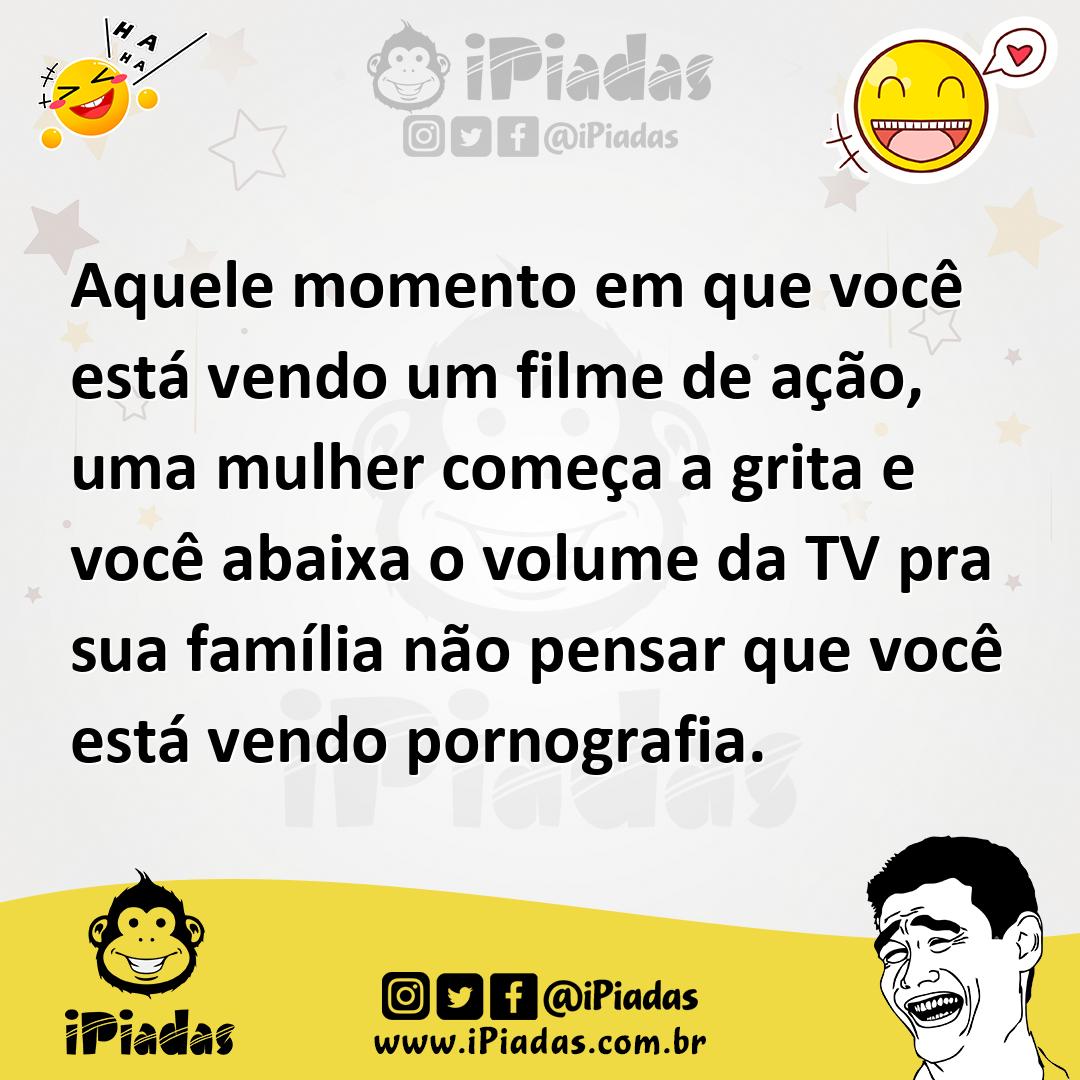 Ilustração de Aquele momento em que você está vendo um filme de ação, uma mulher com... no iPiadas