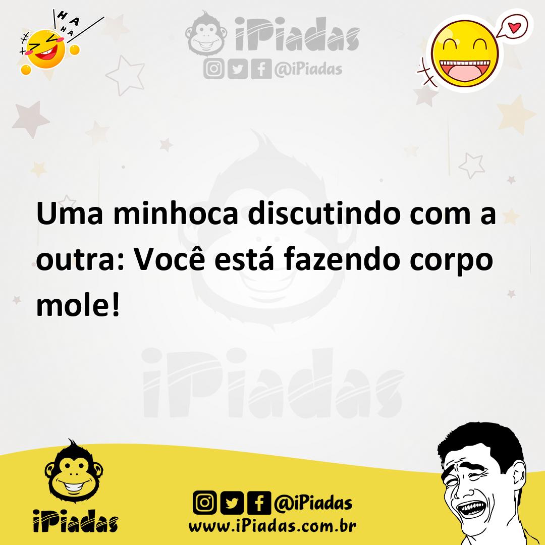 Ilustração de Uma minhoca discutindo com a outra: Você está fazendo corpo mole! no iPiadas