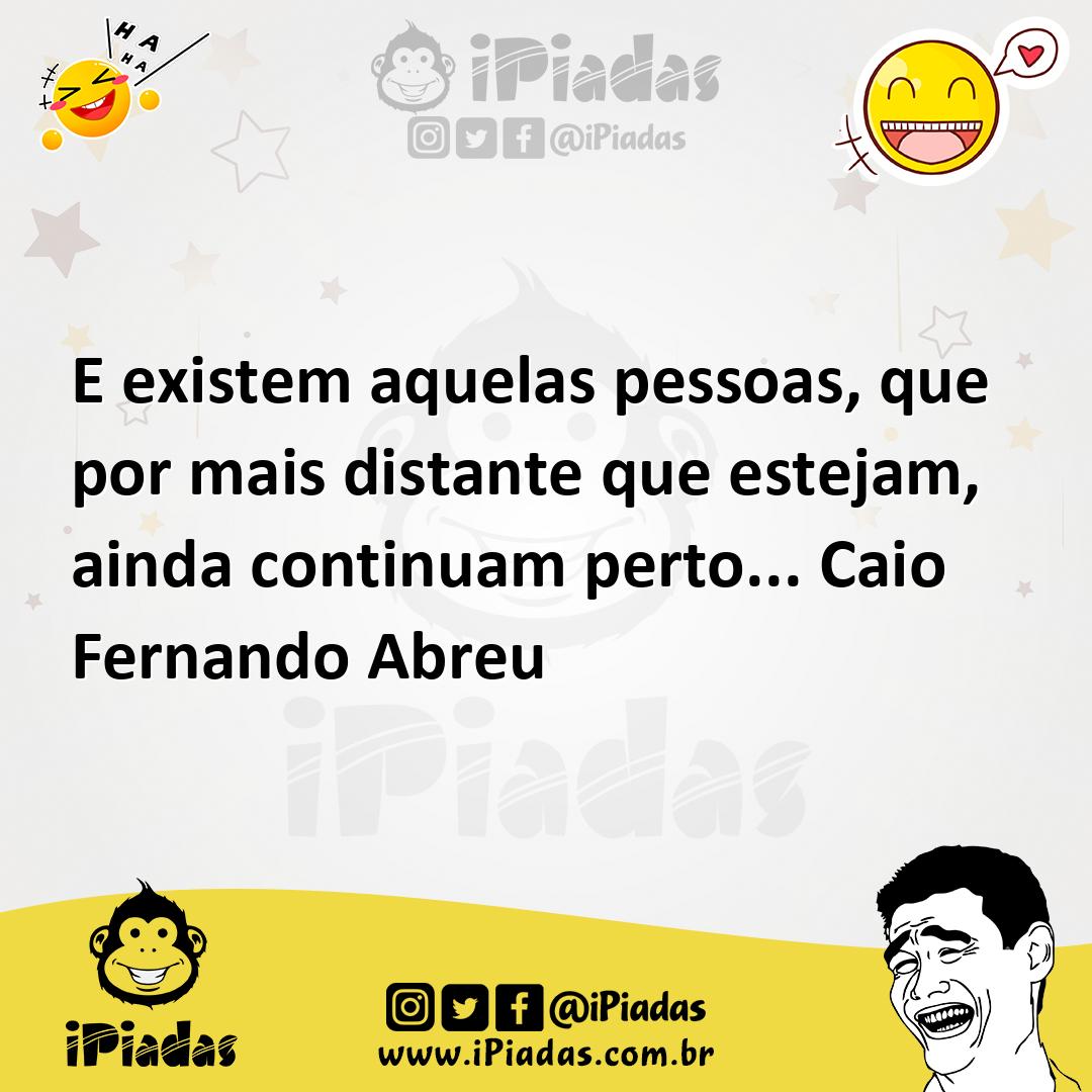 Ilustração de E existem aquelas pessoas, que por mais distante que estejam, ainda co... no iPiadas