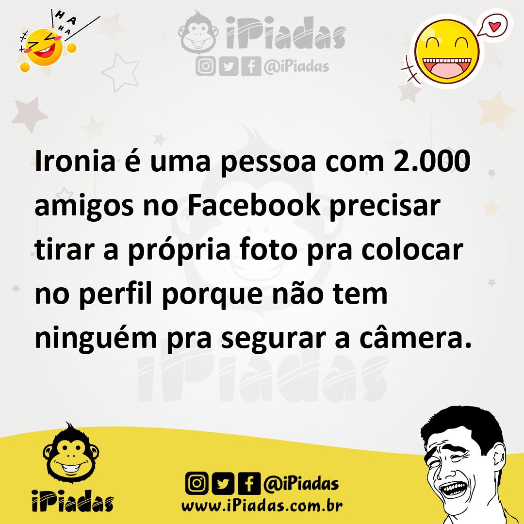 Ilustração de Ironia é uma pessoa com 2.000 amigos no Facebook precisar tirar a próp... no iPiadas