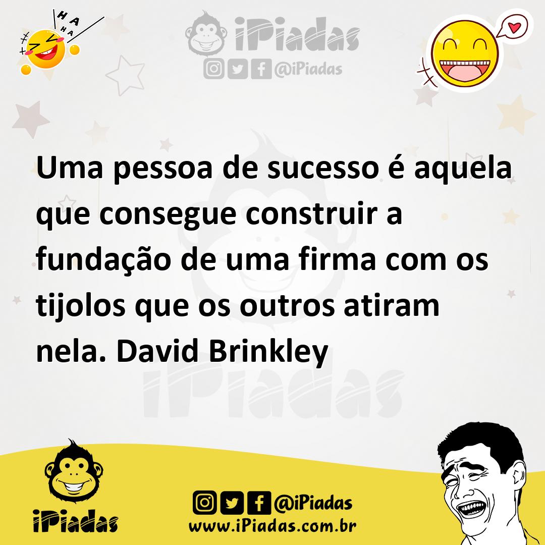 Ilustração de Uma pessoa de sucesso é aquela que consegue construir a fundação de um... no iPiadas