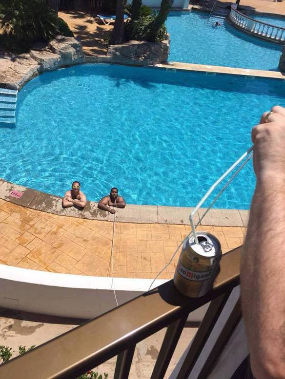 Imagem engraçada Bebidas Não Permitidas à Beira da Piscina no iPiadas