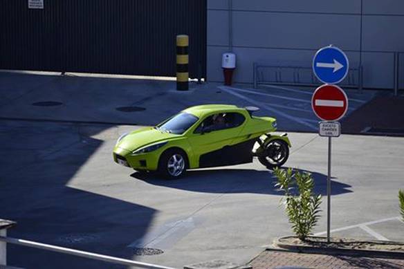 Imagem engraçada Resultado da Relação Entre Um Carro e Uma Moto no iPiadas