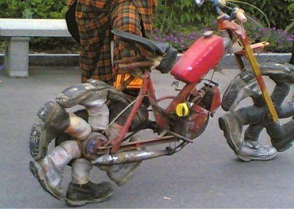 Imagem engraçada Não Vou de Moto, Vou a Pé no iPiadas