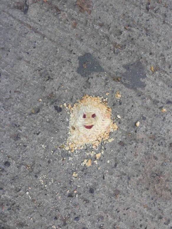 Imagem engraçada Quando Pisam em Você, Mas Você Continua Sorrindo no iPiadas