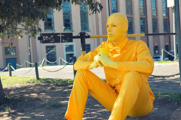 Imagem engraçada Me Disseram Que Virar o Ano de Amarelo Trazia Dinheiro no iPiadas