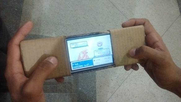 Imagem engraçada Game Boy de Papelão no iPiadas