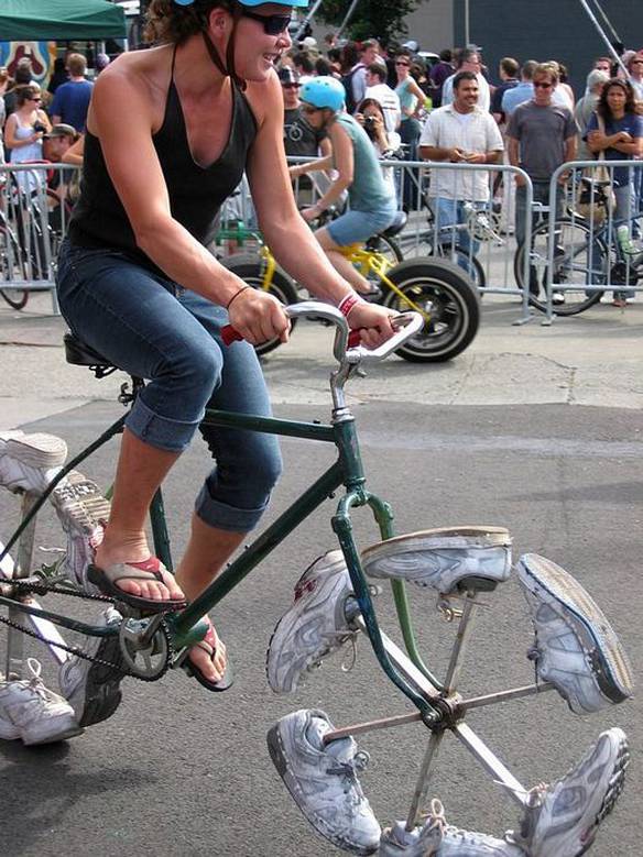Imagem engraçada Pedalando e Correndo no iPiadas
