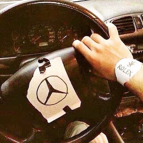 Imagem engraçada Passeando Com Minha Mercedes no iPiadas