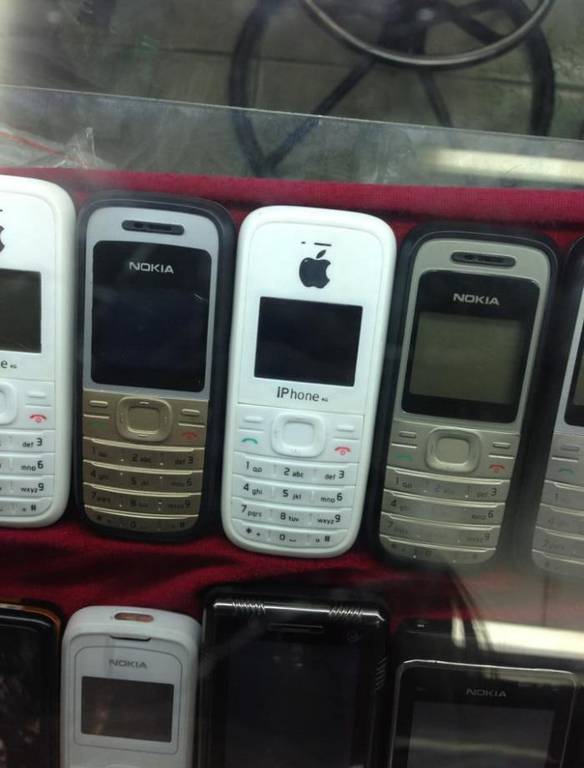 Imagem engraçada Será Que Esse iPhone É Original? no iPiadas