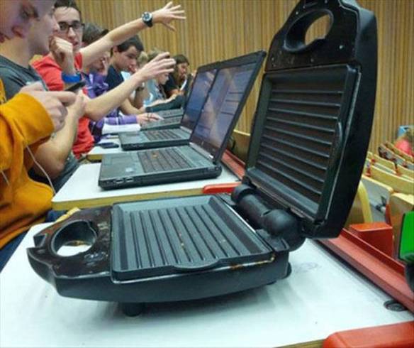 Imagem engraçada Saí Com Pressa Pra Faculdade... no iPiadas