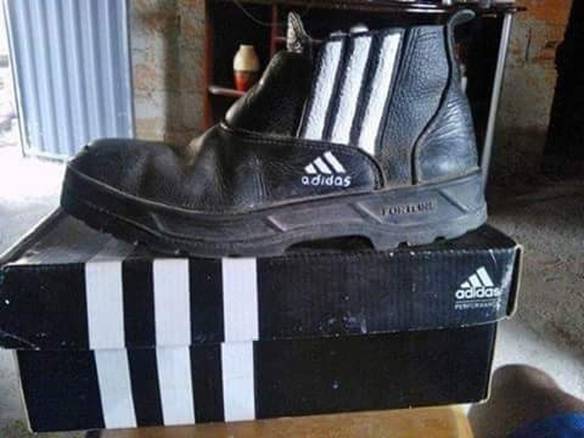 Imagem engraçada Vendo Bota Adidas no iPiadas