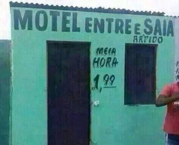 Imagem engraçada Entre e Saia Rápido no iPiadas