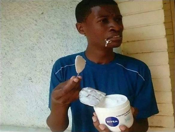 Imagem engraçada Esses Iogurtes Nivea São Horríveis no iPiadas