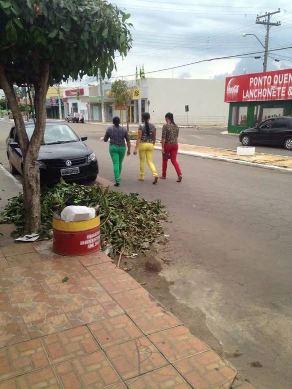 Imagem engraçada O Semáforo Decidiu Ir Passear no iPiadas