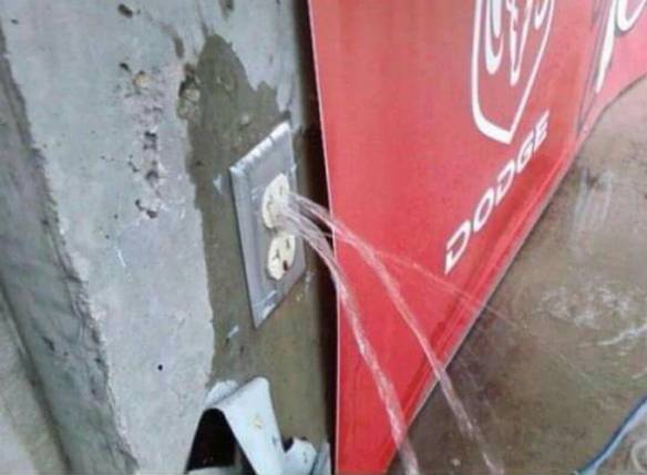 Imagem engraçada Tomada Hidrelétrica no iPiadas