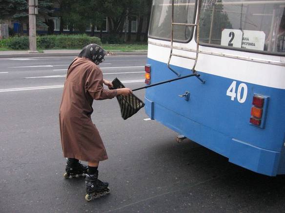 Imagem engraçada Economizando na Passagem no iPiadas