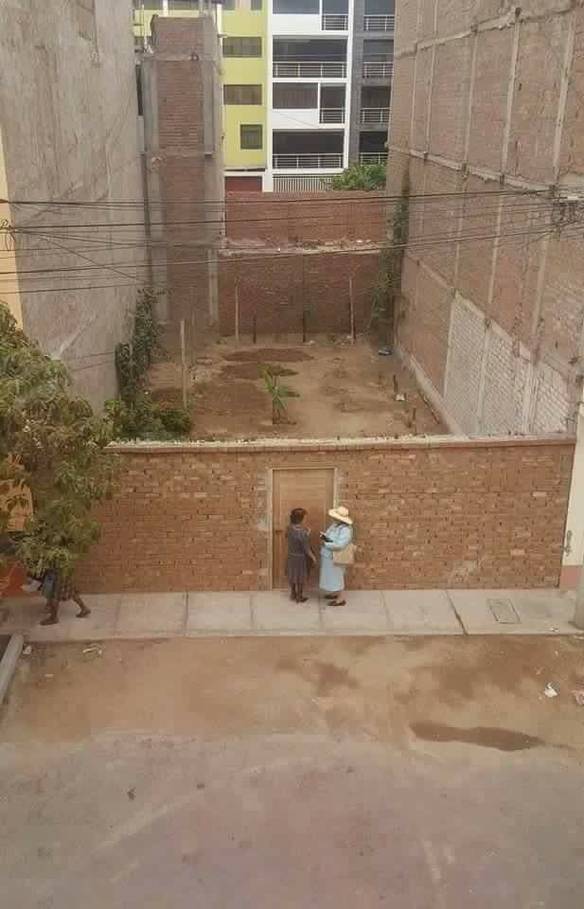 Imagem engraçada Testemunha de Jeov�� Batendo na Porta. Aviso ou Não? no iPiadas