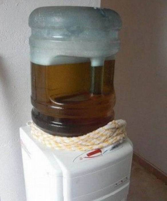 Imagem engraçada Bebedouro de Cerveja no iPiadas