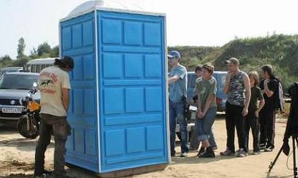 Imagem engraçada Fila do Banheiro no iPiadas