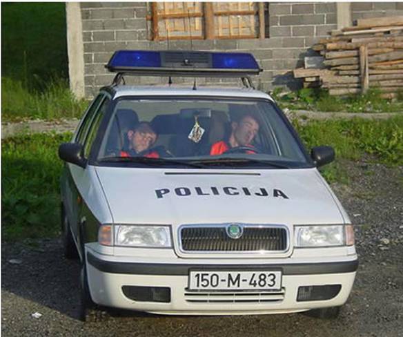 Imagem engraçada Polícia em alerta no iPiadas
