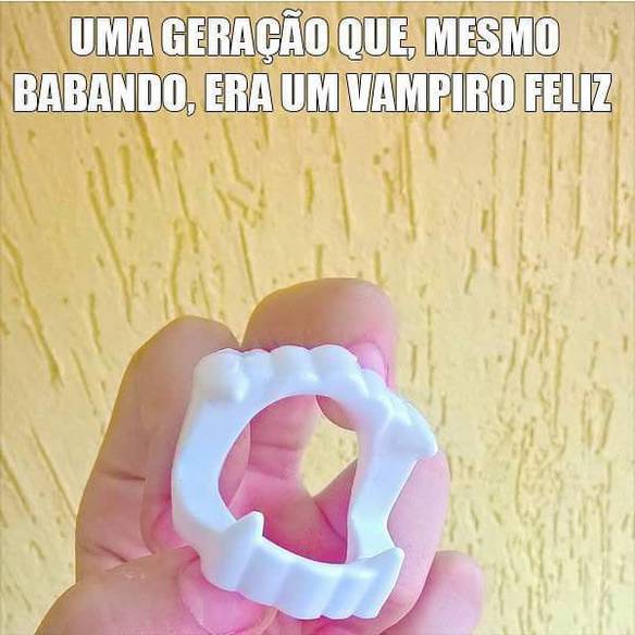Imagem engraçada Mesmo Babando, Éra um Vampiro Feliz no iPiadas