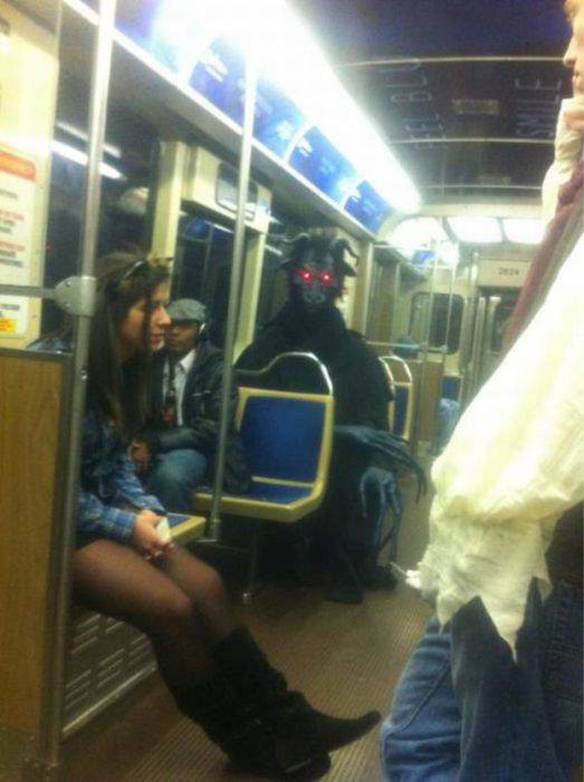 Imagem engraçada Um Motivo Para Não Pegar o Metrô no iPiadas