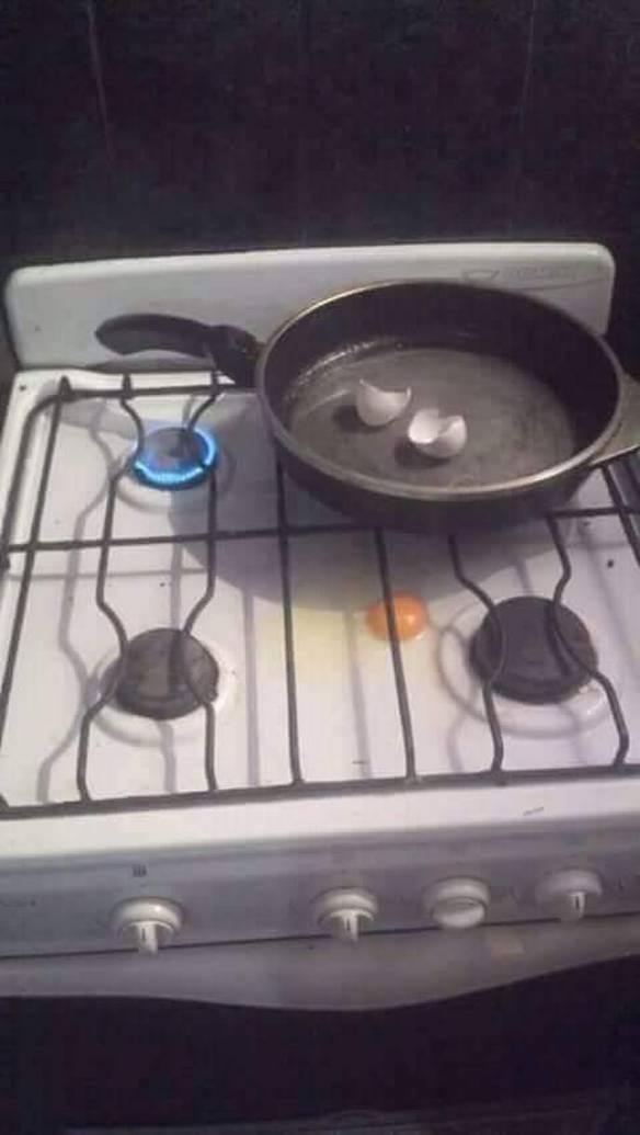 Imagem engraçada Preparando Comida na Madrugada no iPiadas