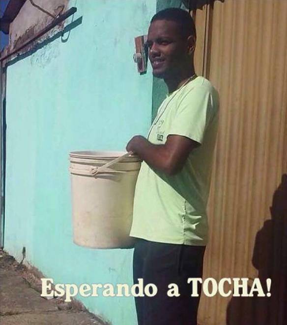 Imagem engraçada Só Esperando a Tocha Olímpica no iPiadas