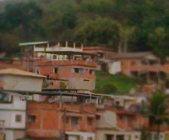 Imagem engraçada Casa Desconfiada no iPiadas