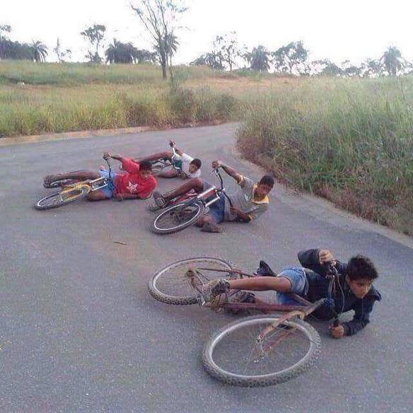 Imagem engraçada Eu Desviando da Sua Indireta no iPiadas
