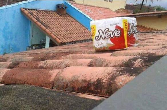 Imagem engraçada Acordei e Tinha Neve no Telhado no iPiadas