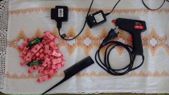 Imagem engraçada Vende-se 1 Pistola, 1 Pente, 2 Carregadores e 30 Balas no iPiadas