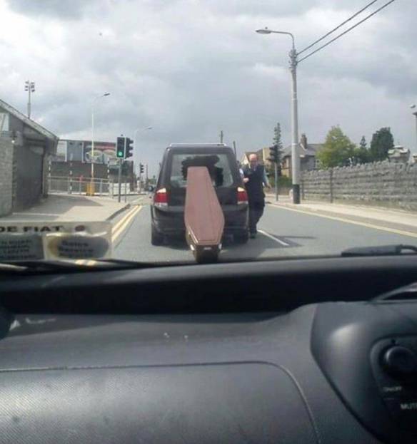 Imagem engraçada Só Mais Um Dia Comum no iPiadas