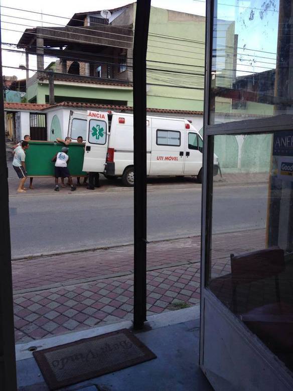 Imagem engraçada Mesa de Sinuca É Socorrida... no iPiadas