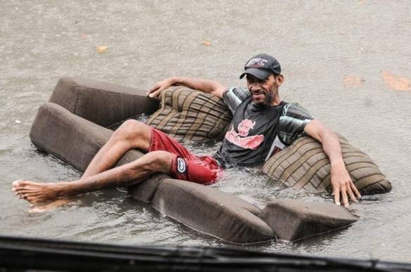 Imagem engraçada Esperando a Copa no iPiadas