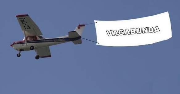 Imagem engraçada Acabou de Passar Um Avião Com Uma Mensagem Pra Você no iPiadas