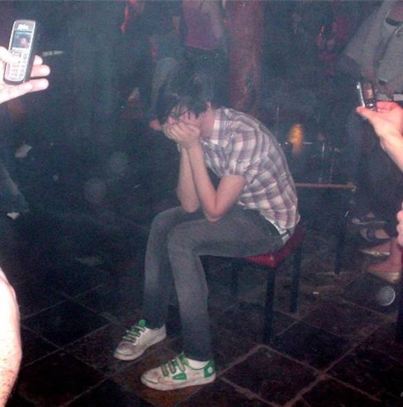 Imagem engraçada Emo na Balada no iPiadas