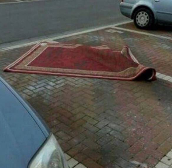 Imagem engraçada Aladdin Não Sabe Estacionar no iPiadas