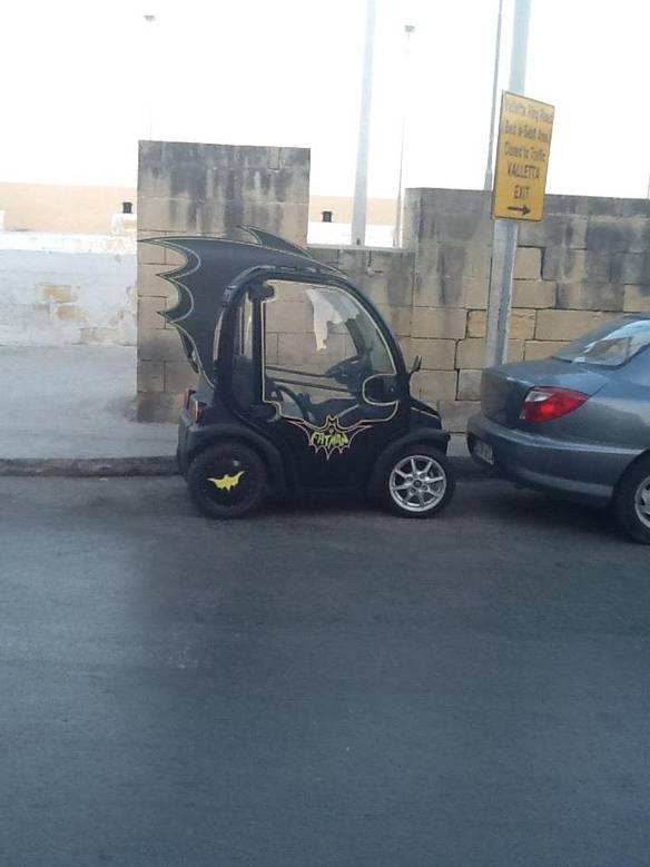 Imagem engraçada Batmóvel Durante a Crise no iPiadas