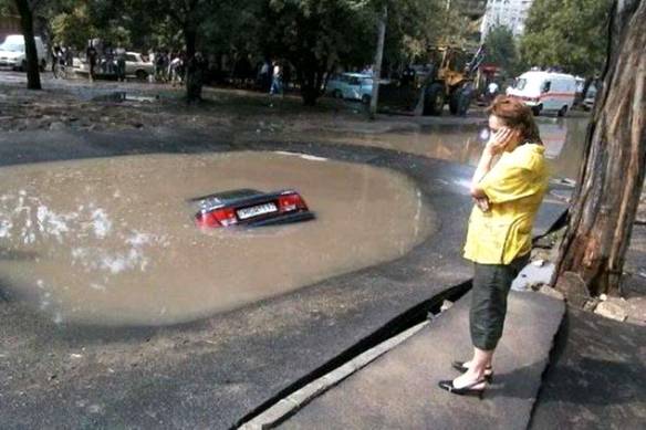 Imagem engraçada Meu Carro Caiu Em Uma Poça no iPiadas