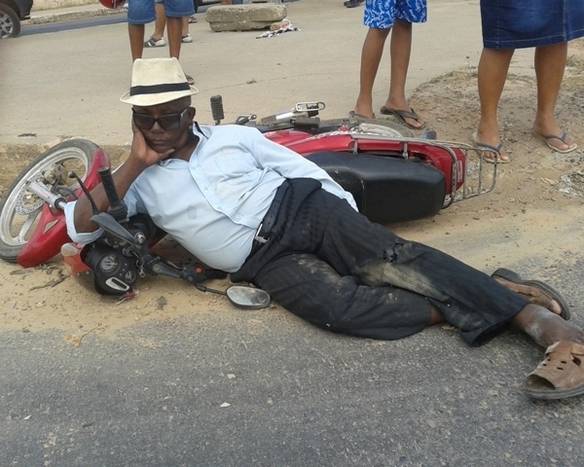 Imagem engraçada De Boa Aqui, Esperando o SAMU no iPiadas