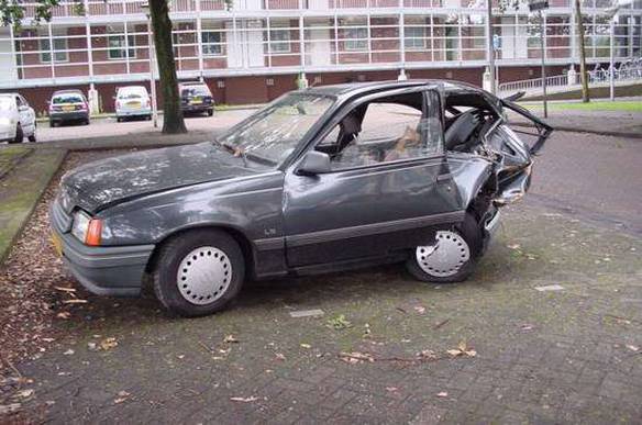 Imagem engraçada Modelo de Carro Compacto no iPiadas