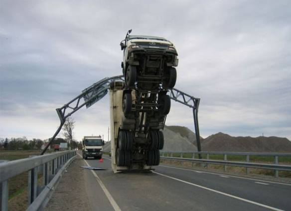 Imagem engraçada Caminhão Querendo Voar no iPiadas