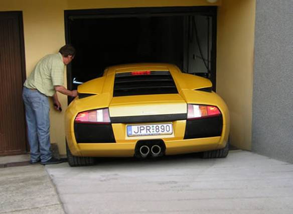 Imagem engraçada garagem apertada no iPiadas