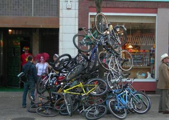 Imagem engraçada Bicicletas Estacionadas no iPiadas