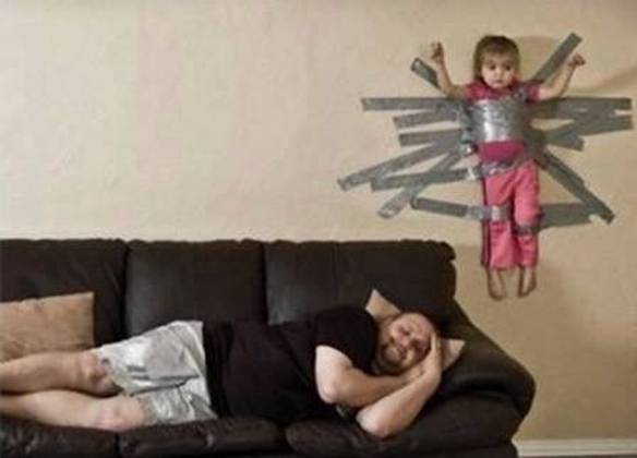 Imagem engraçada Pai Tomando Conta dos Filhos no iPiadas