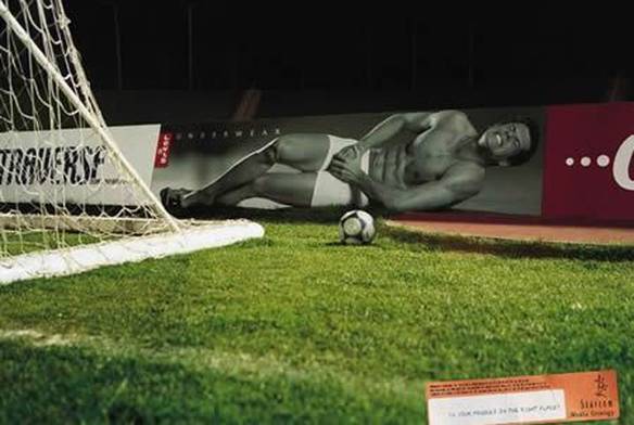 Imagem engraçada Até Na Placa Se Sente no iPiadas
