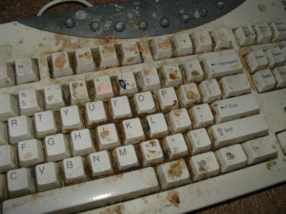Imagem engraçada Me Disseram Que Meu Teclado Estava Sujo... no iPiadas